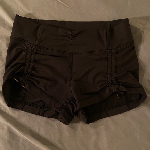 Lululemon short short Black Athletic Shorts tie ups in front can be scrunched - Picture 1 of 4